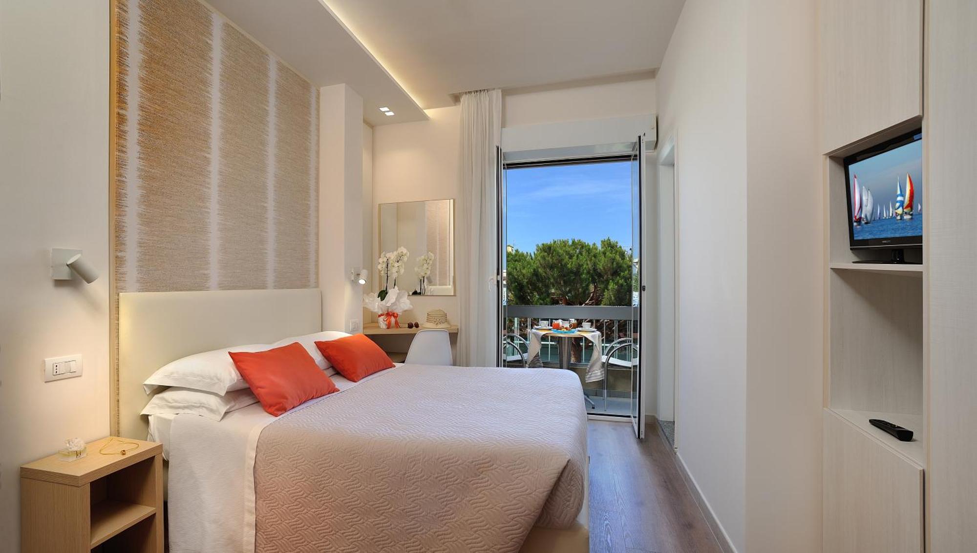 Hotel Riviera B&B Misano Adriatico Bagian luar foto