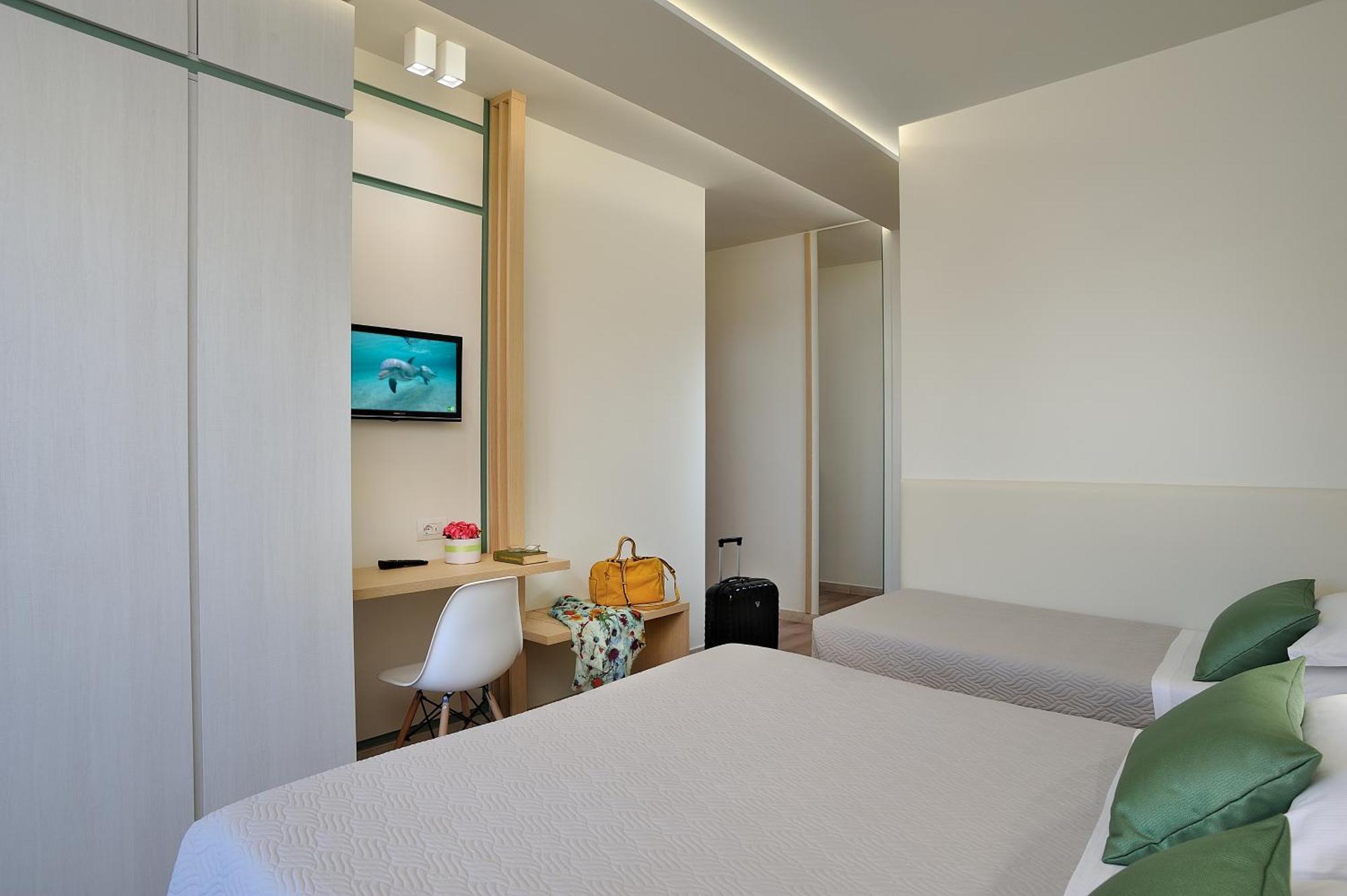 Hotel Riviera B&B Misano Adriatico Bagian luar foto