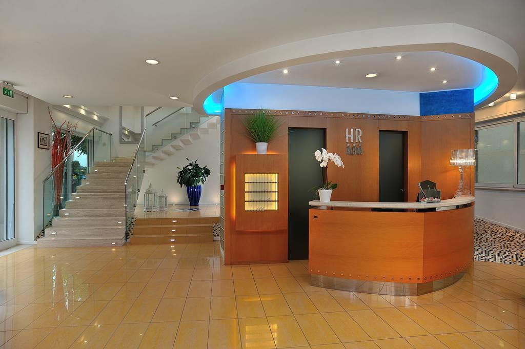 Hotel Riviera B&B Misano Adriatico Bagian luar foto